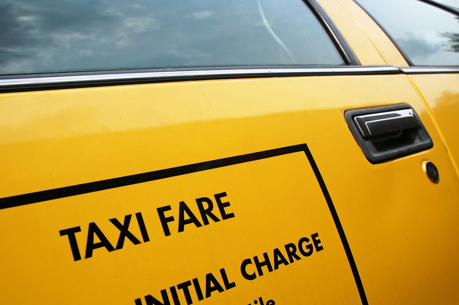 Натура за проезд. Такси в Праге. Такси хаки. Плата за проезд на такси рисунок. Желтый карта на такси Прага.
