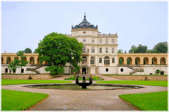 Ploskovice palace